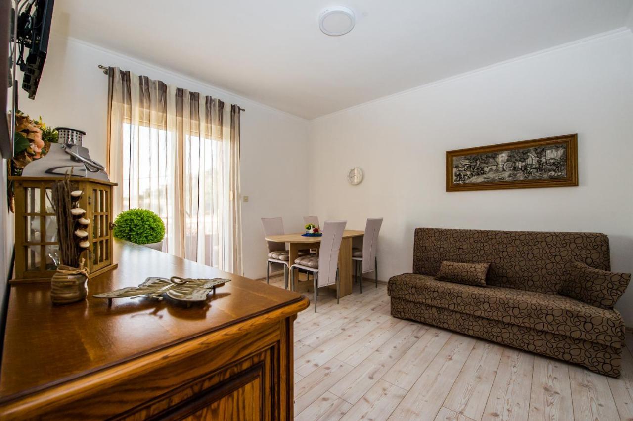 Apartments Nino Podstrana Eksteriør billede