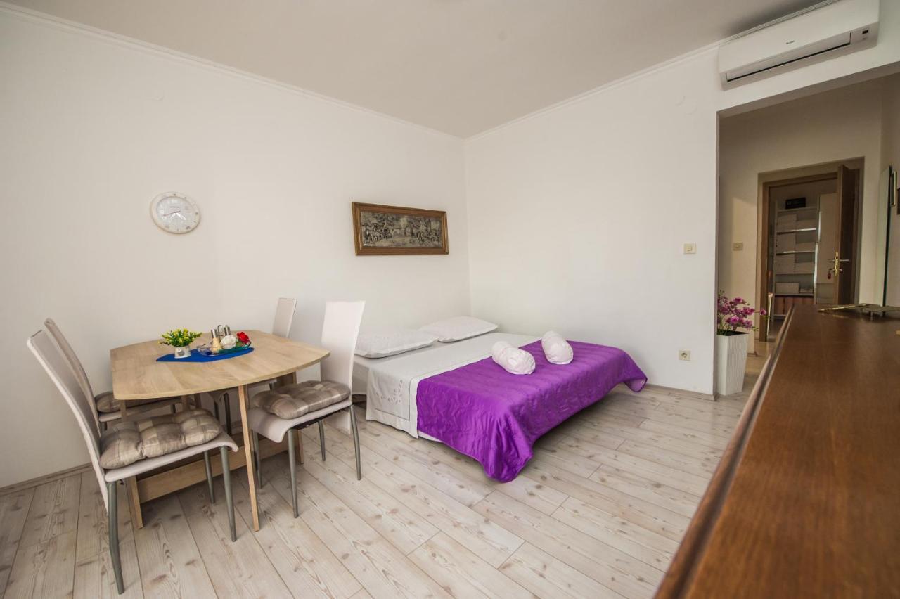 Apartments Nino Podstrana Eksteriør billede