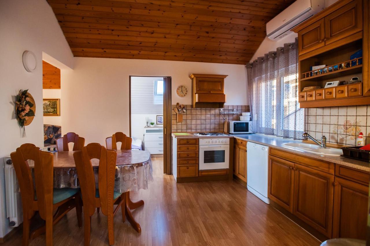 Apartments Nino Podstrana Eksteriør billede